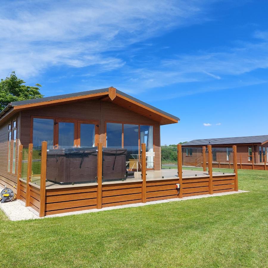 Luxury Family Beechwood Lodge With Hot Tub Lochwinnoch Esterno foto