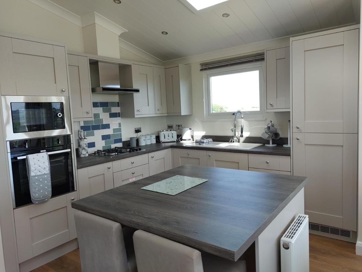 Luxury Family Beechwood Lodge With Hot Tub Lochwinnoch Esterno foto