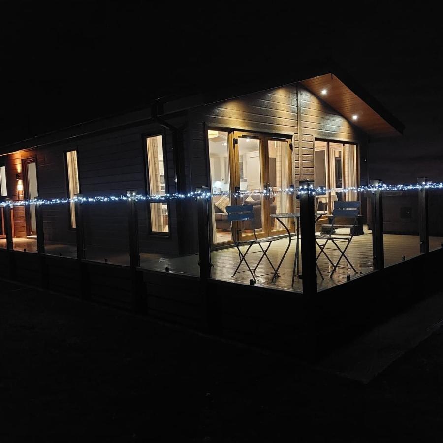 Luxury Family Beechwood Lodge With Hot Tub Lochwinnoch Esterno foto