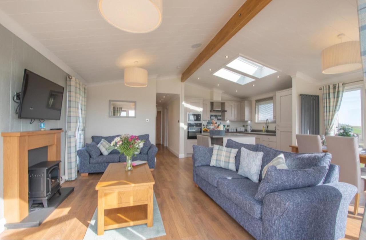 Luxury Family Beechwood Lodge With Hot Tub Lochwinnoch Esterno foto