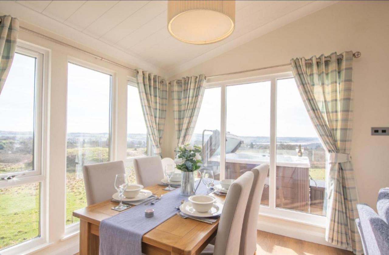 Luxury Family Beechwood Lodge With Hot Tub Lochwinnoch Esterno foto