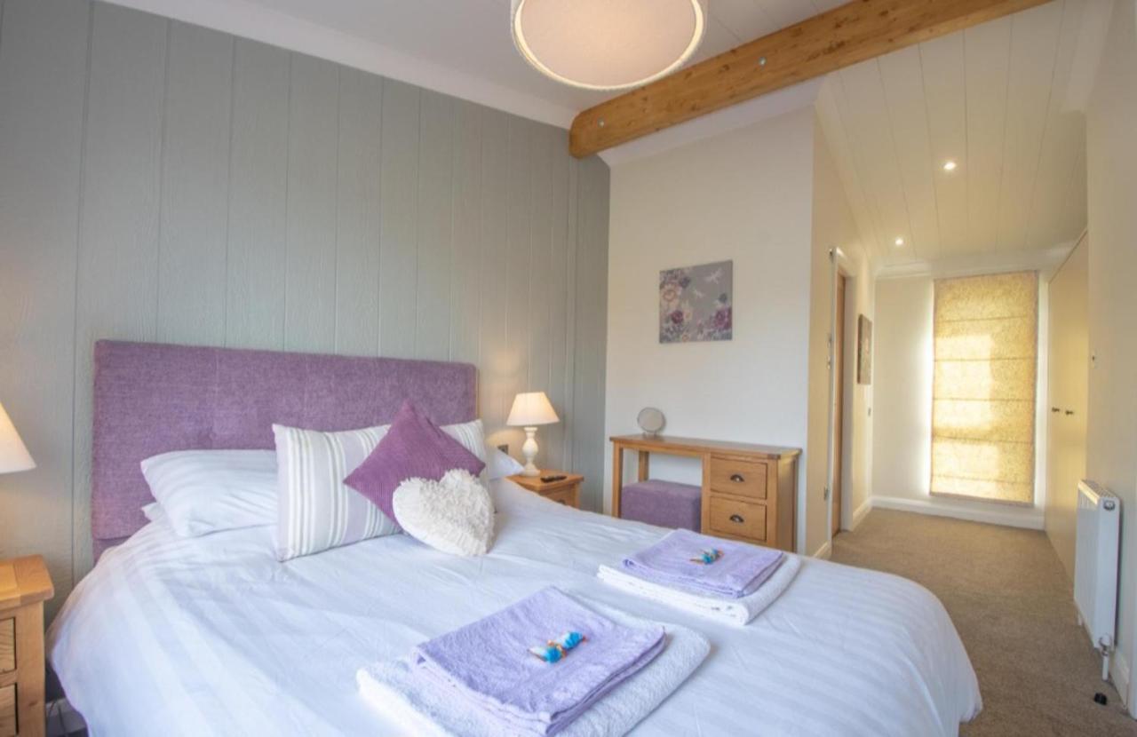 Luxury Family Beechwood Lodge With Hot Tub Lochwinnoch Esterno foto