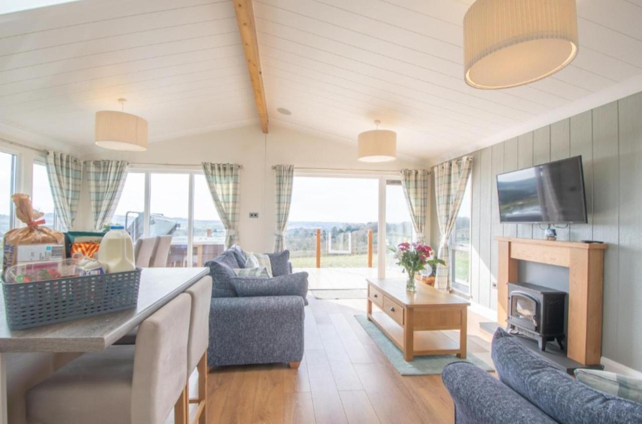 Luxury Family Beechwood Lodge With Hot Tub Lochwinnoch Esterno foto