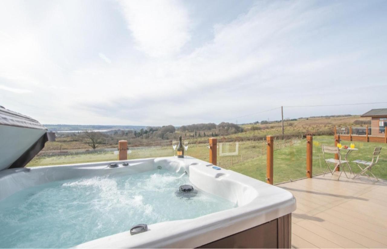 Luxury Family Beechwood Lodge With Hot Tub Lochwinnoch Esterno foto