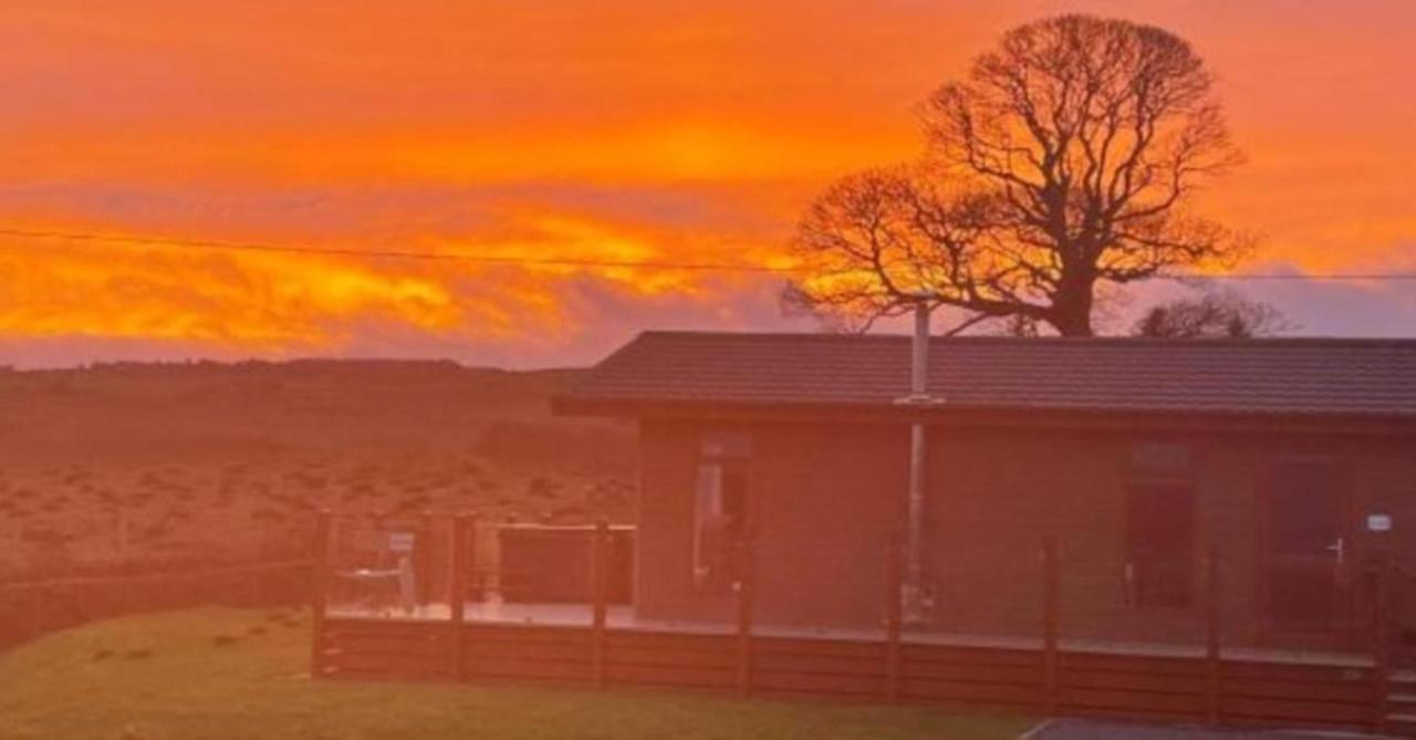 Luxury Family Beechwood Lodge With Hot Tub Lochwinnoch Esterno foto