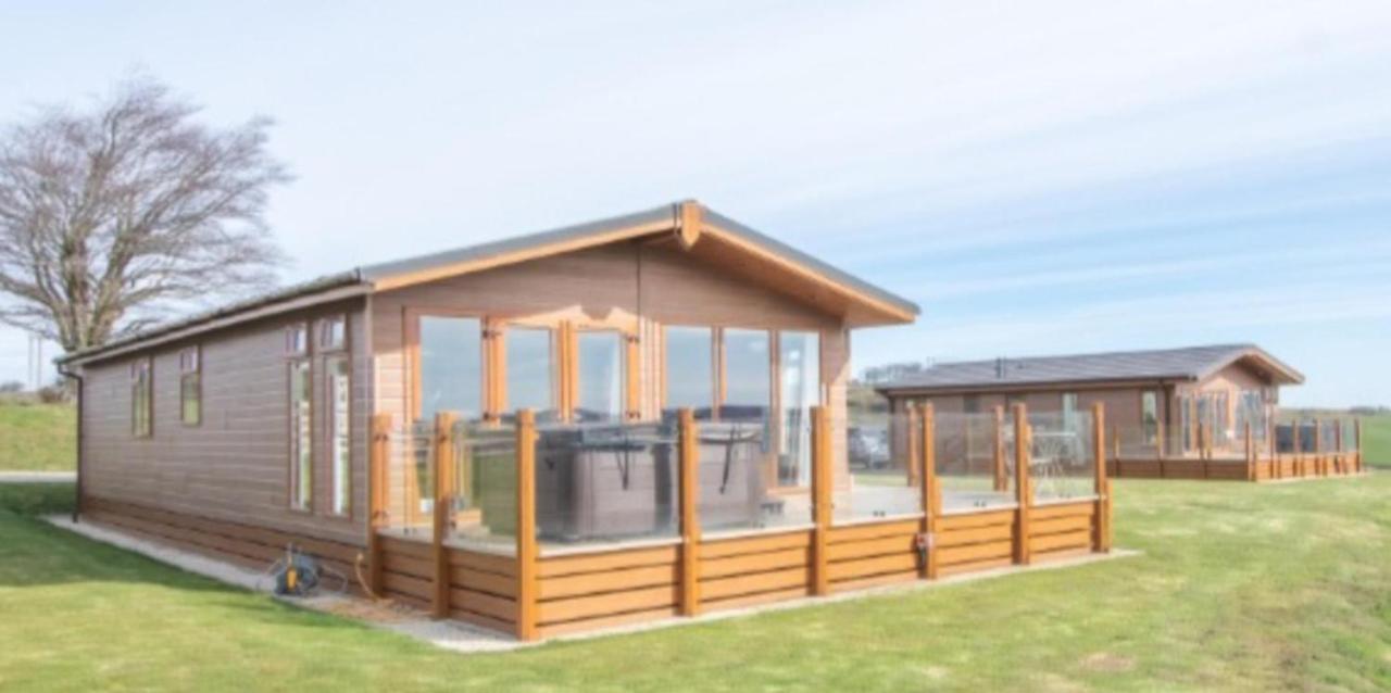 Luxury Family Beechwood Lodge With Hot Tub Lochwinnoch Esterno foto
