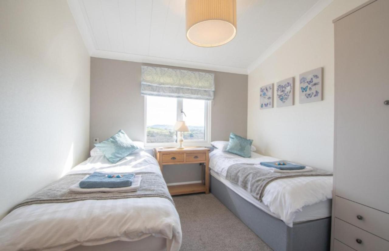 Luxury Family Beechwood Lodge With Hot Tub Lochwinnoch Esterno foto