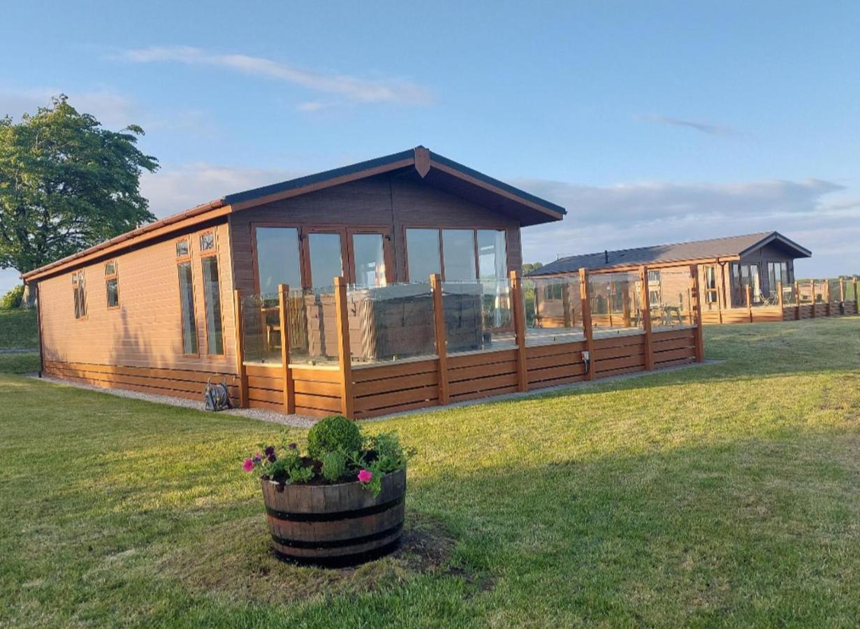 Luxury Family Beechwood Lodge With Hot Tub Lochwinnoch Esterno foto