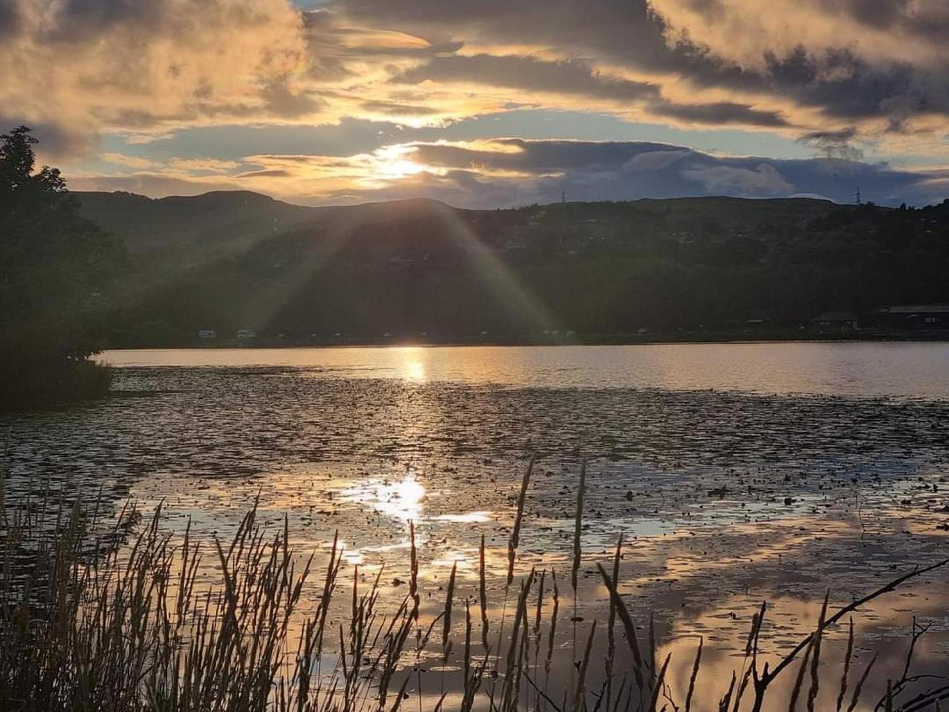 Luxury Family Beechwood Lodge With Hot Tub Lochwinnoch Esterno foto